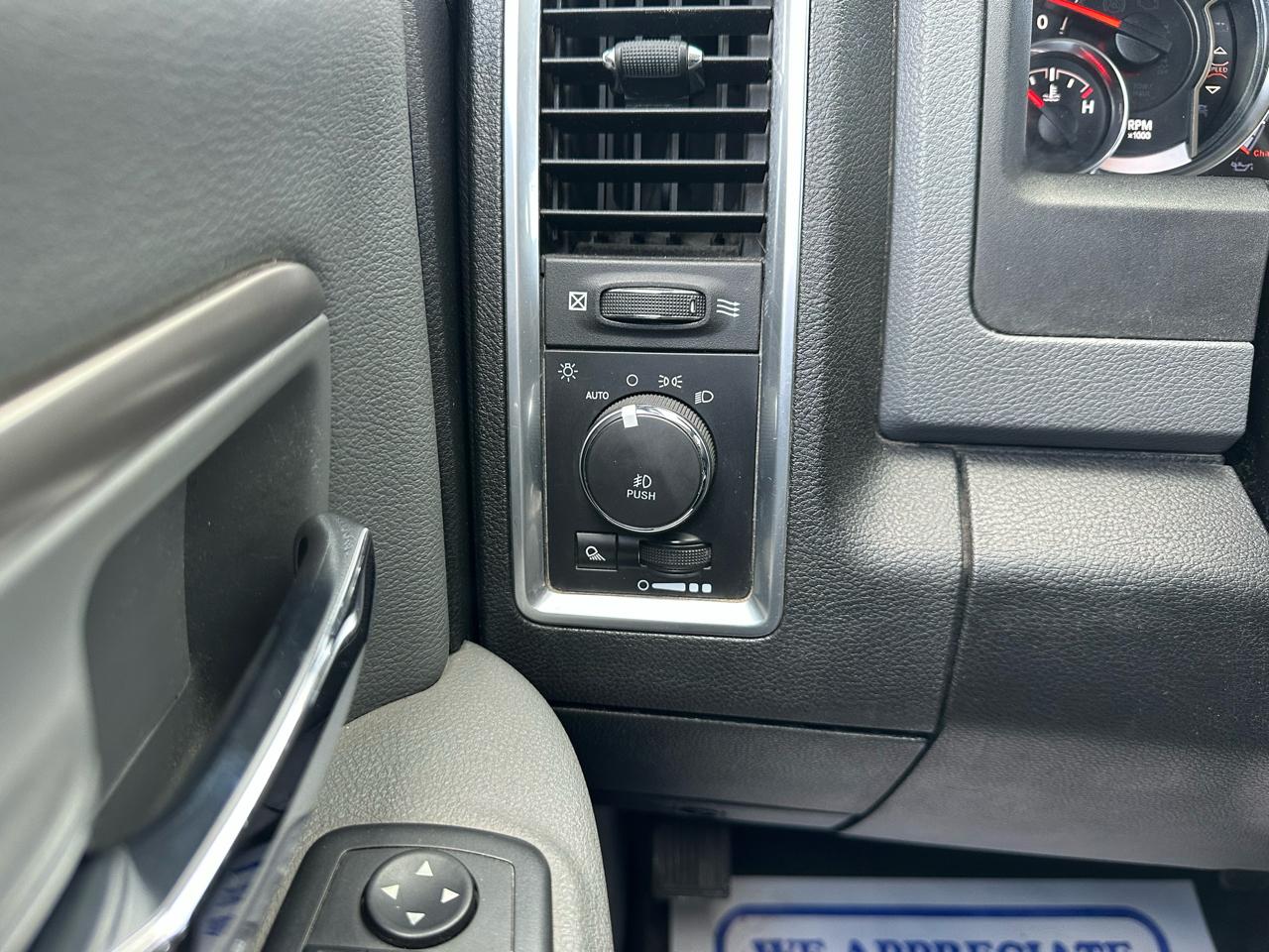 RAM 1500 SLT Crew Cab SWB 4WD 2018