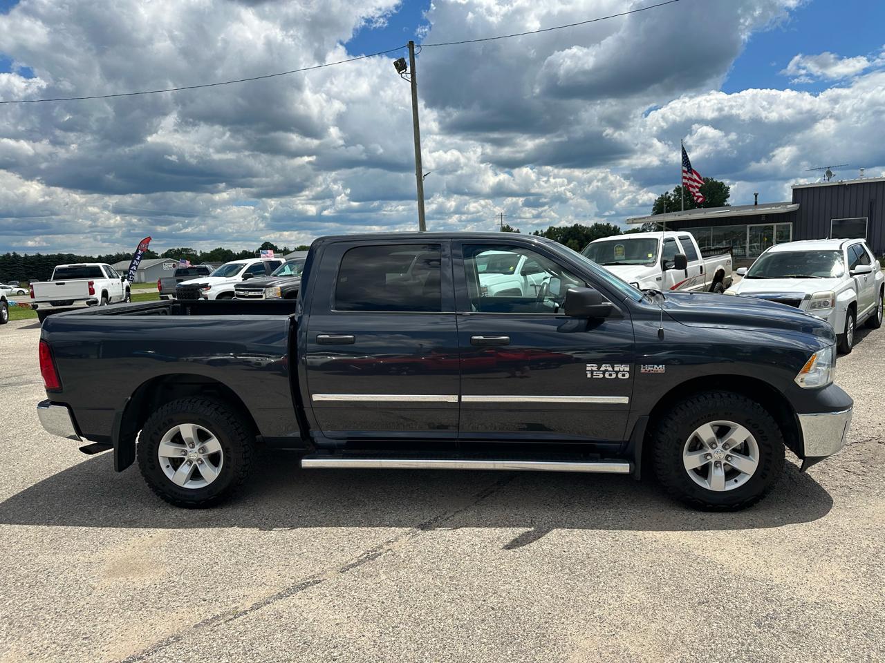 RAM 1500 Classic Tradesman Crew Cab SWB 4WD 2022