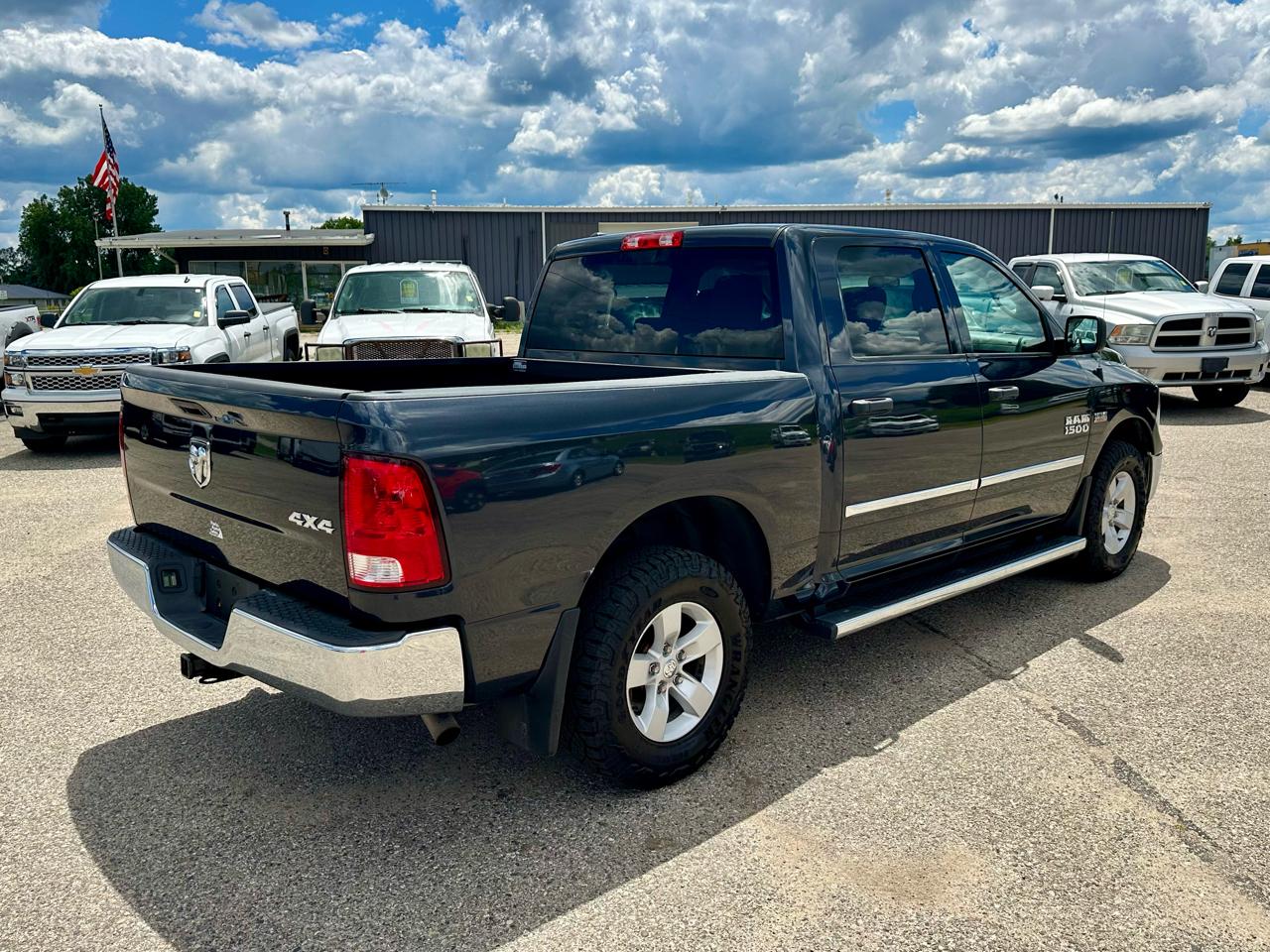 RAM 1500 Classic Tradesman Crew Cab SWB 4WD 2022