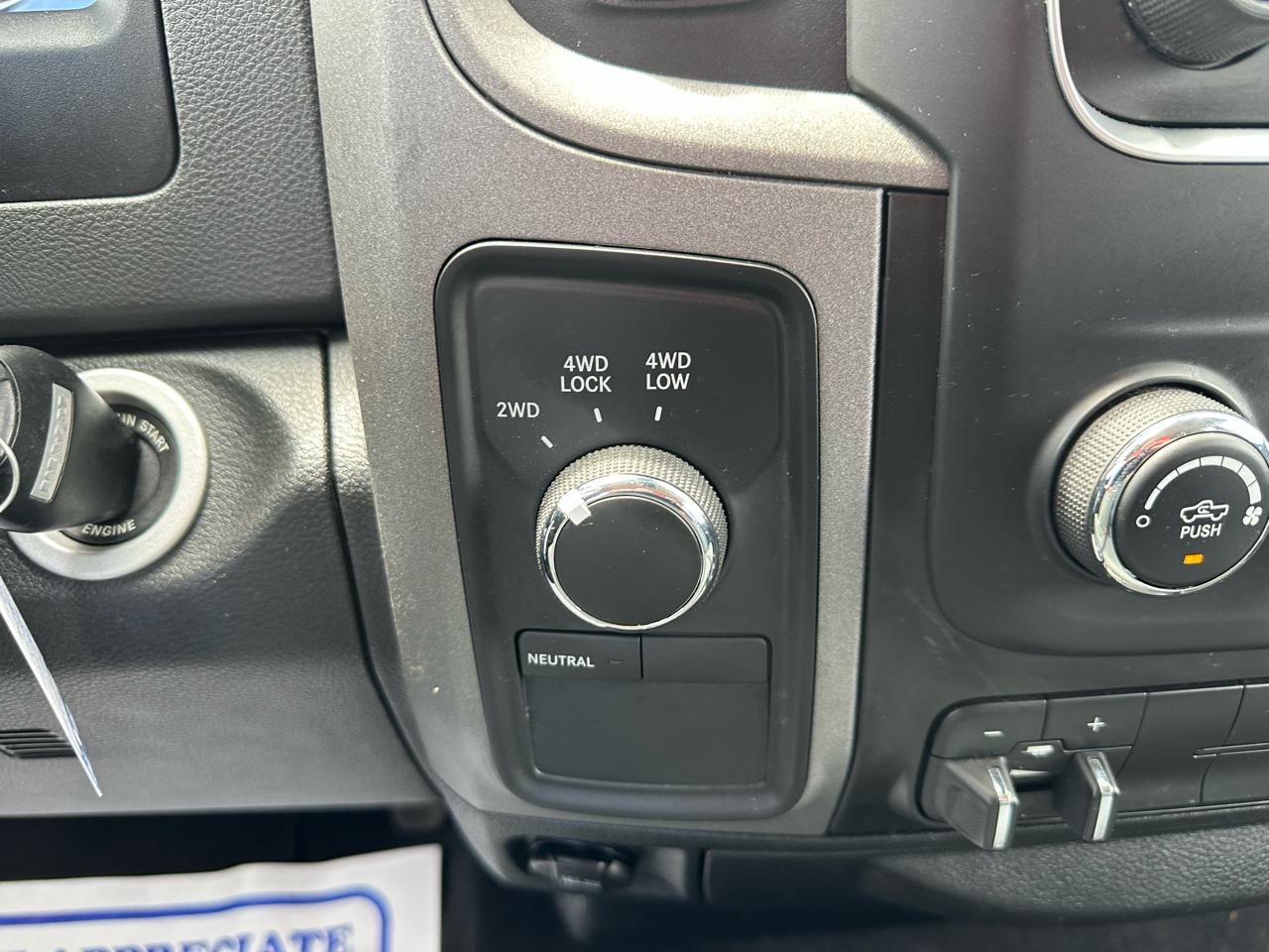 RAM 1500 Classic Tradesman Crew Cab SWB 4WD 2022