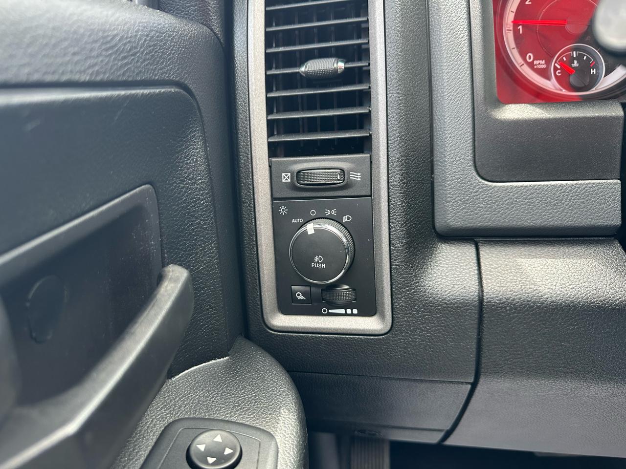 RAM 1500 Classic Tradesman Crew Cab SWB 4WD 2022