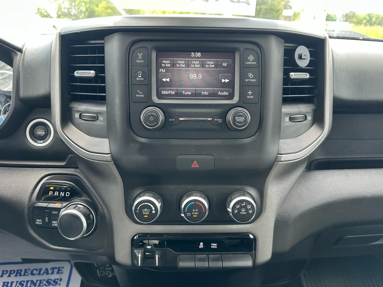 RAM 1500 Tradesman Quad Cab 4WD 2020