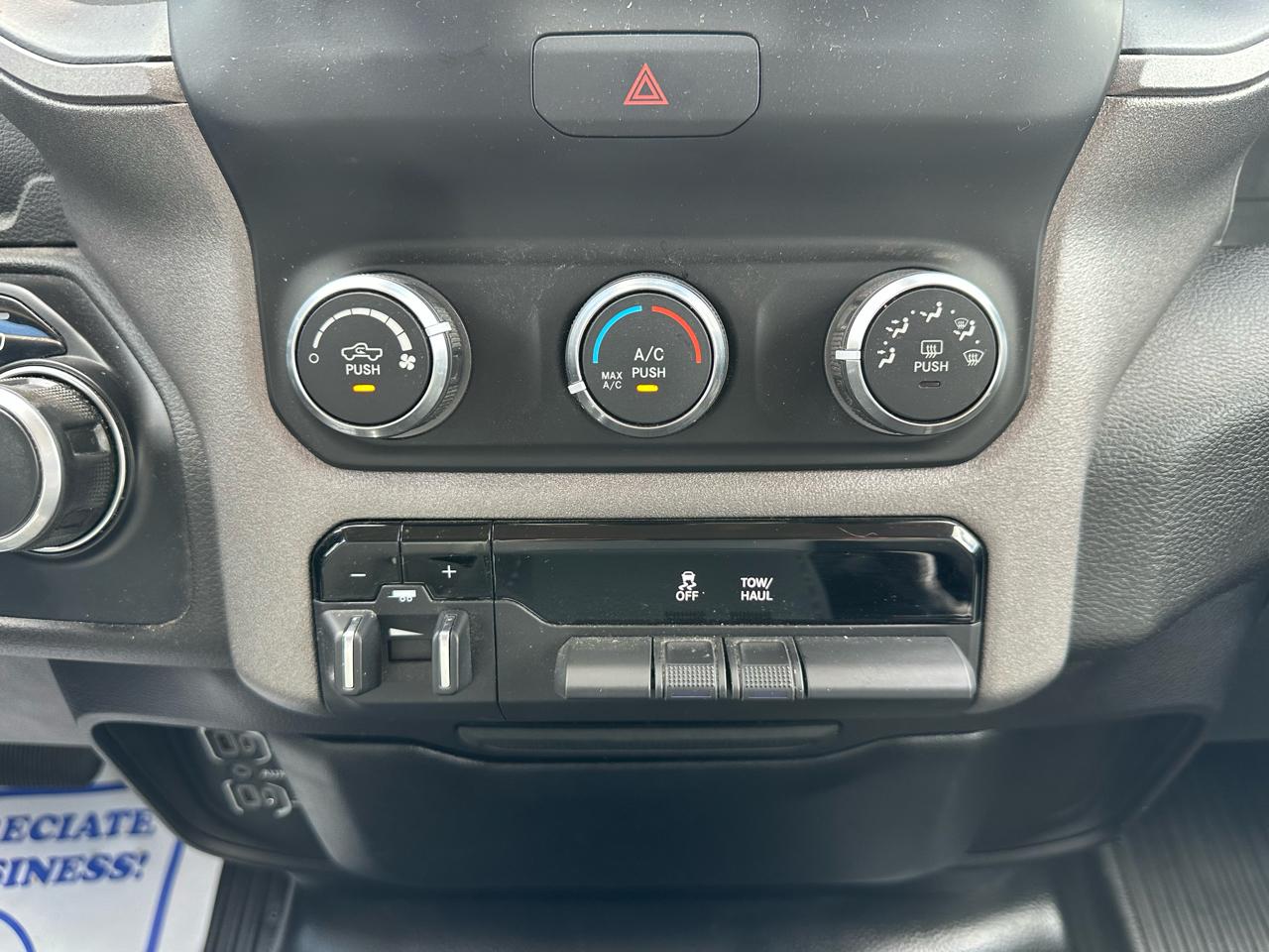 RAM 1500 Tradesman Quad Cab 4WD 2020