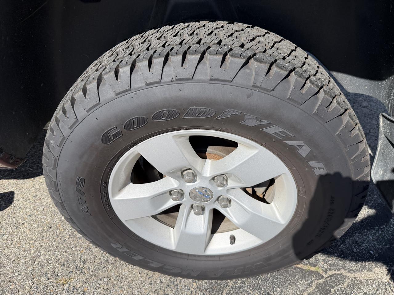 RAM 1500 Classic Warlock 4x4 Crew Cab 5'7" Box 2023
