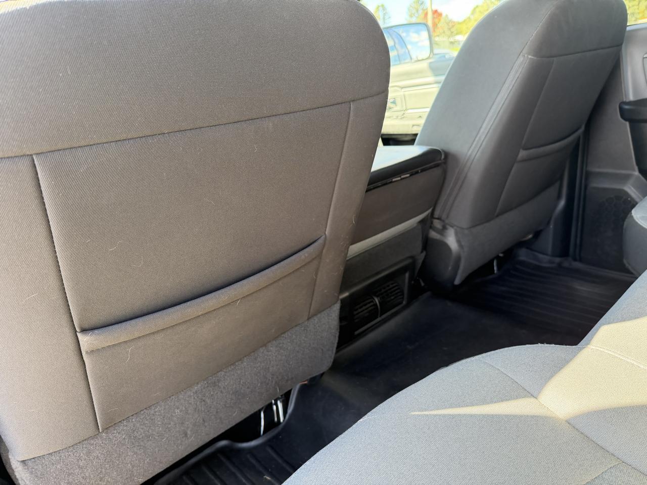 RAM 1500 Classic Warlock 4x4 Crew Cab 5'7" Box 2023