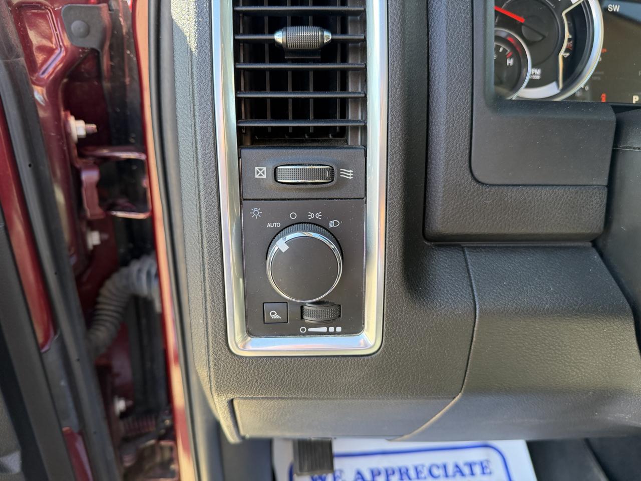 RAM 1500 Classic Warlock 4x4 Crew Cab 5'7" Box 2023