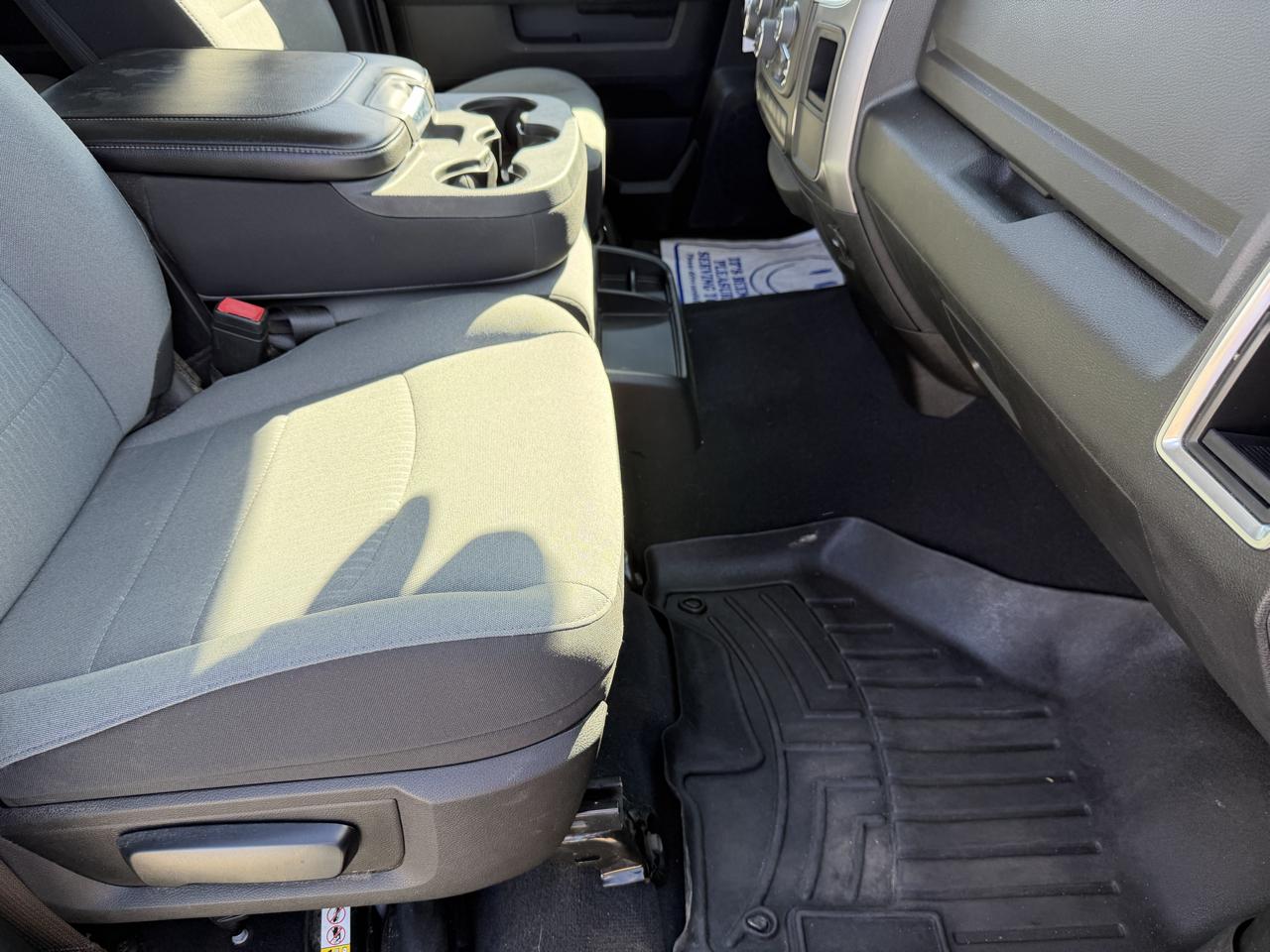 RAM 1500 Classic Warlock 4x4 Crew Cab 5'7" Box 2023