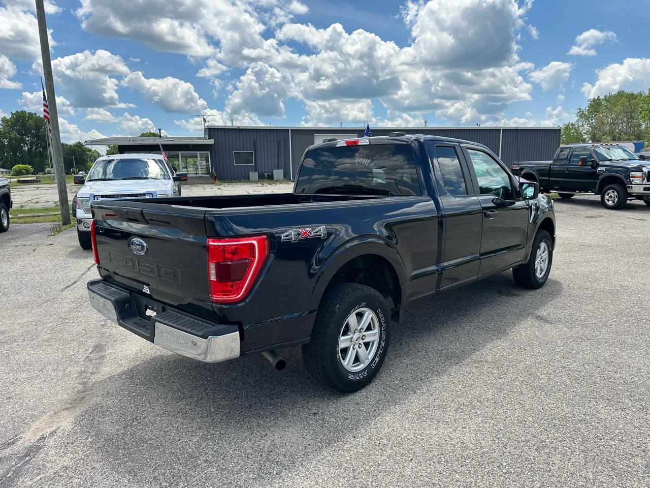 Ford F-150 XLT 4WD SuperCab 8' Box 2022