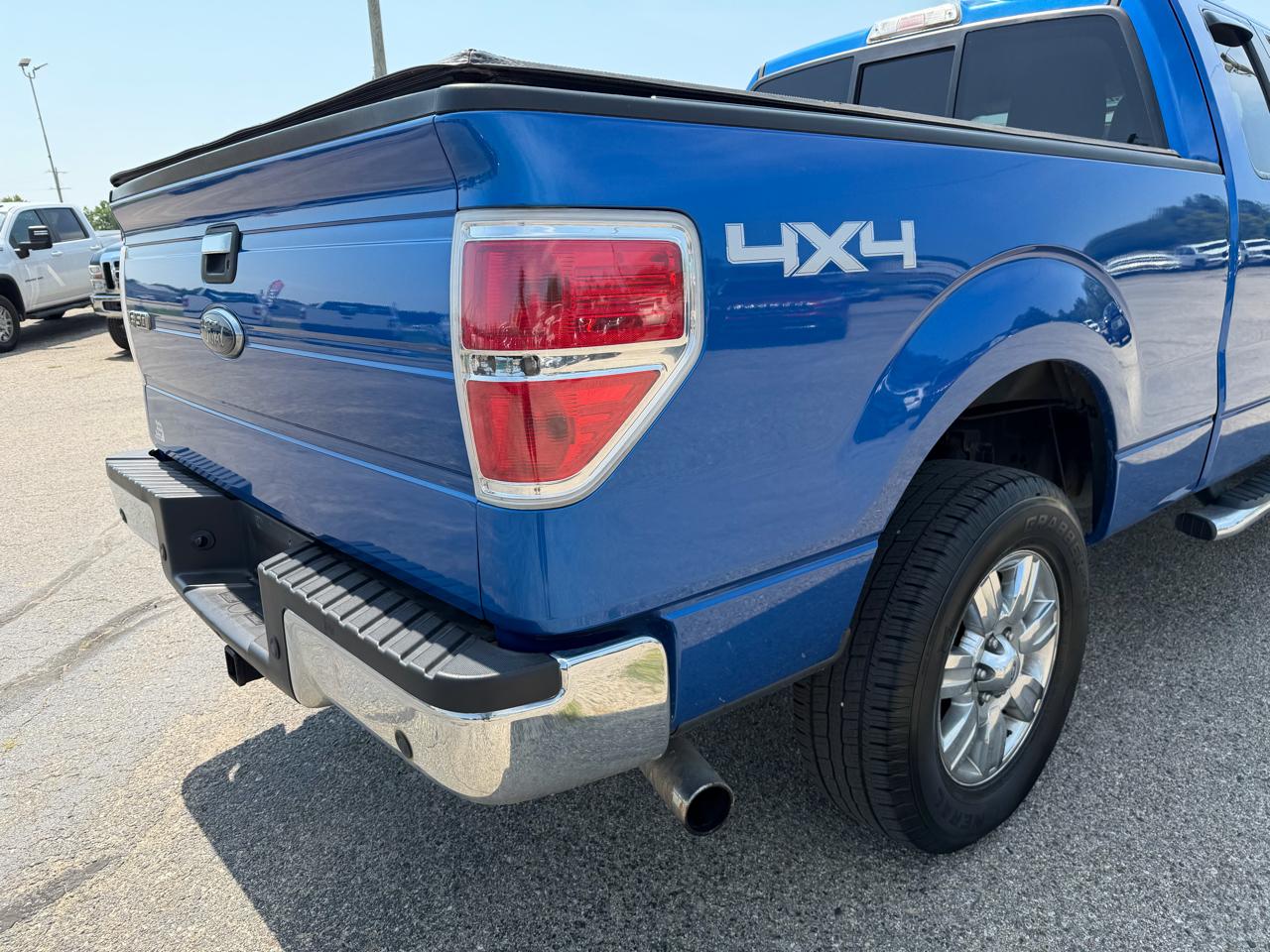 Ford F-150 XL SuperCab 8-ft. Bed 4WD 2012