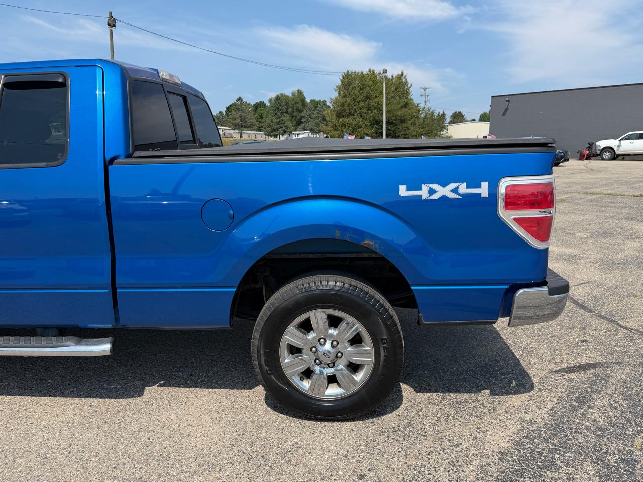 Ford F-150 XL SuperCab 8-ft. Bed 4WD 2012
