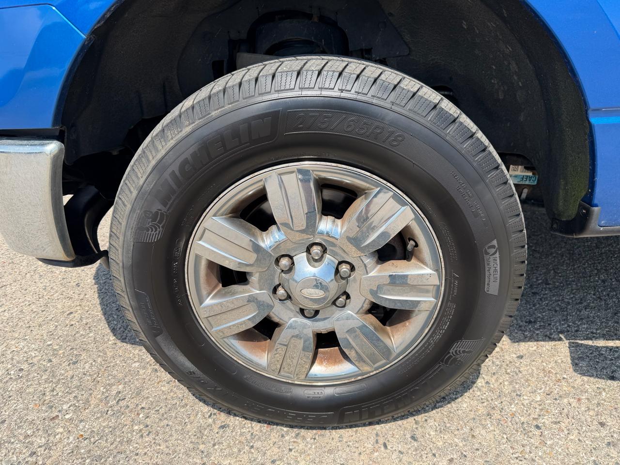 Ford F-150 XL SuperCab 8-ft. Bed 4WD 2012