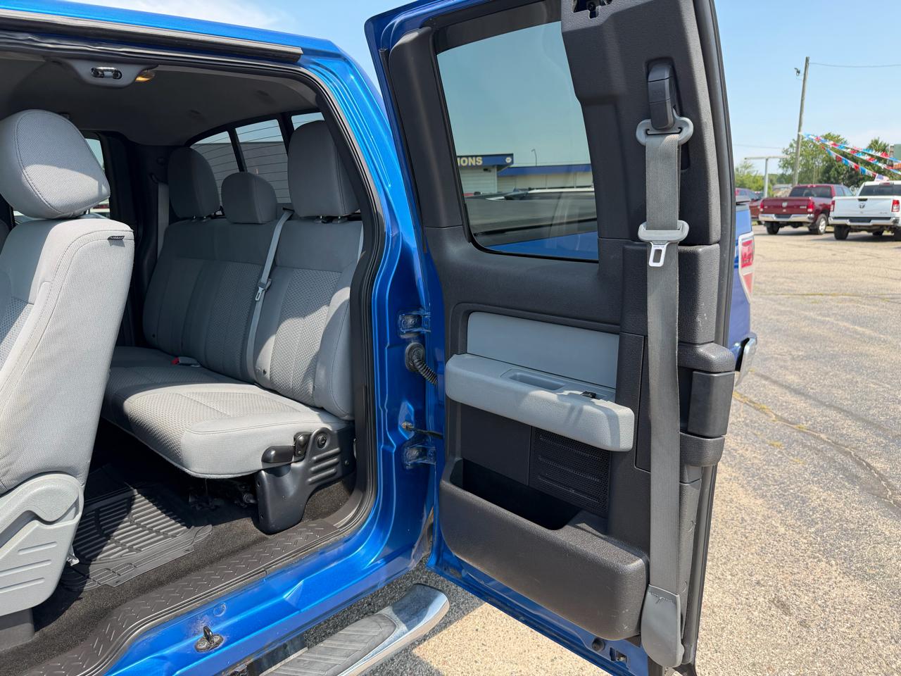 Ford F-150 XL SuperCab 8-ft. Bed 4WD 2012