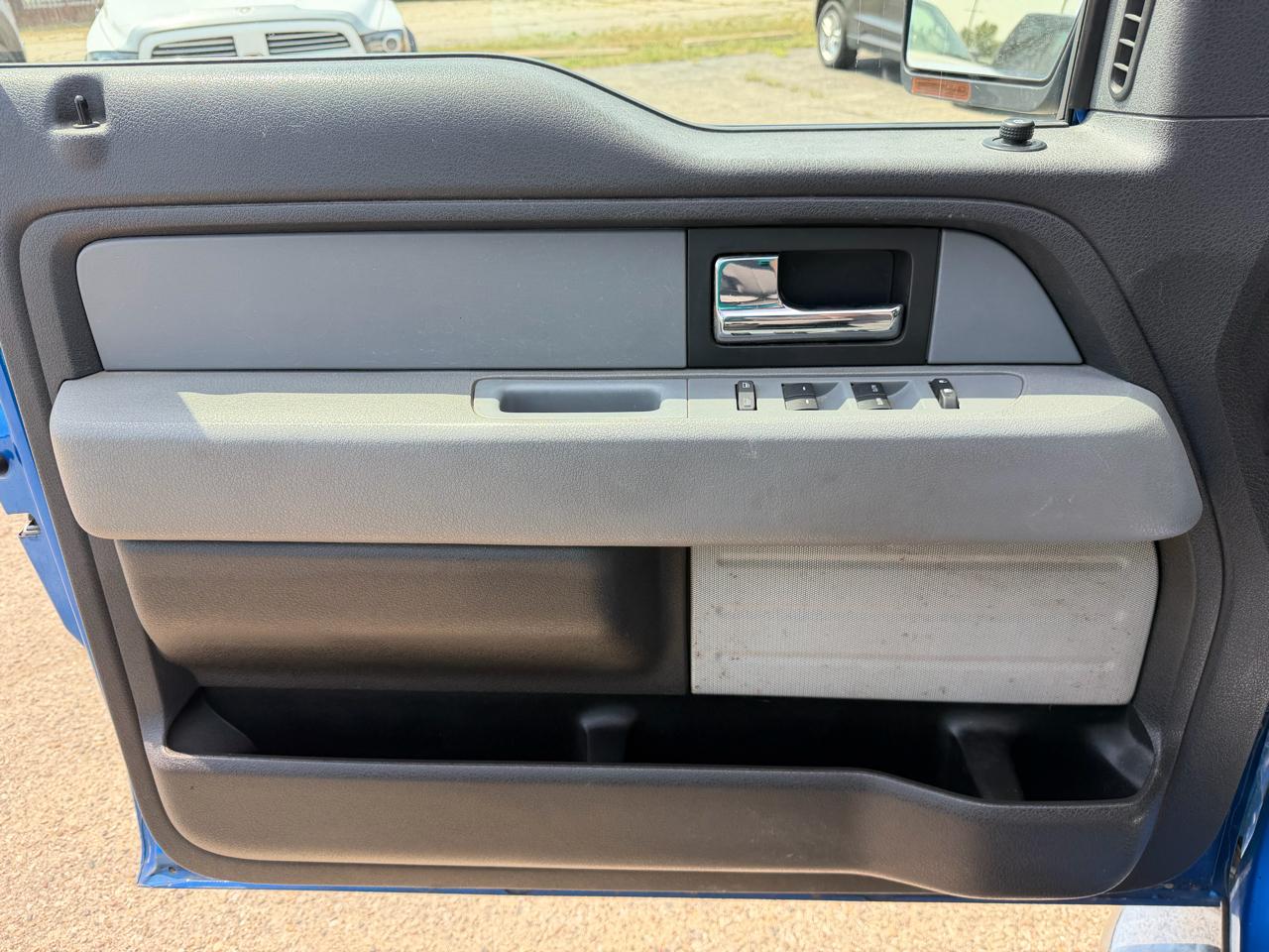 Ford F-150 XL SuperCab 8-ft. Bed 4WD 2012