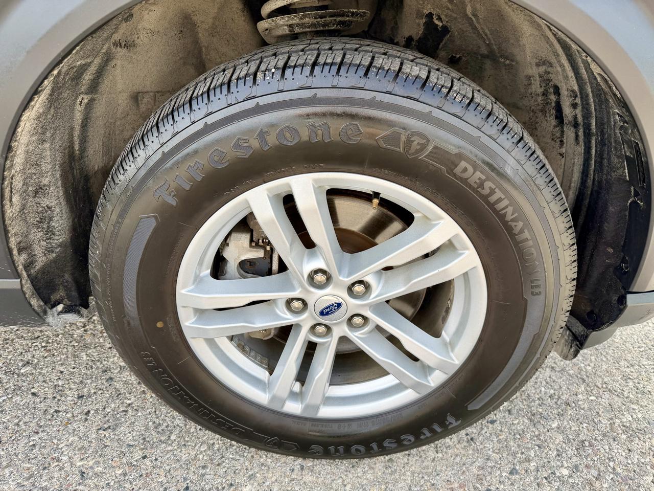 Ford Explorer Base AWD 2023
