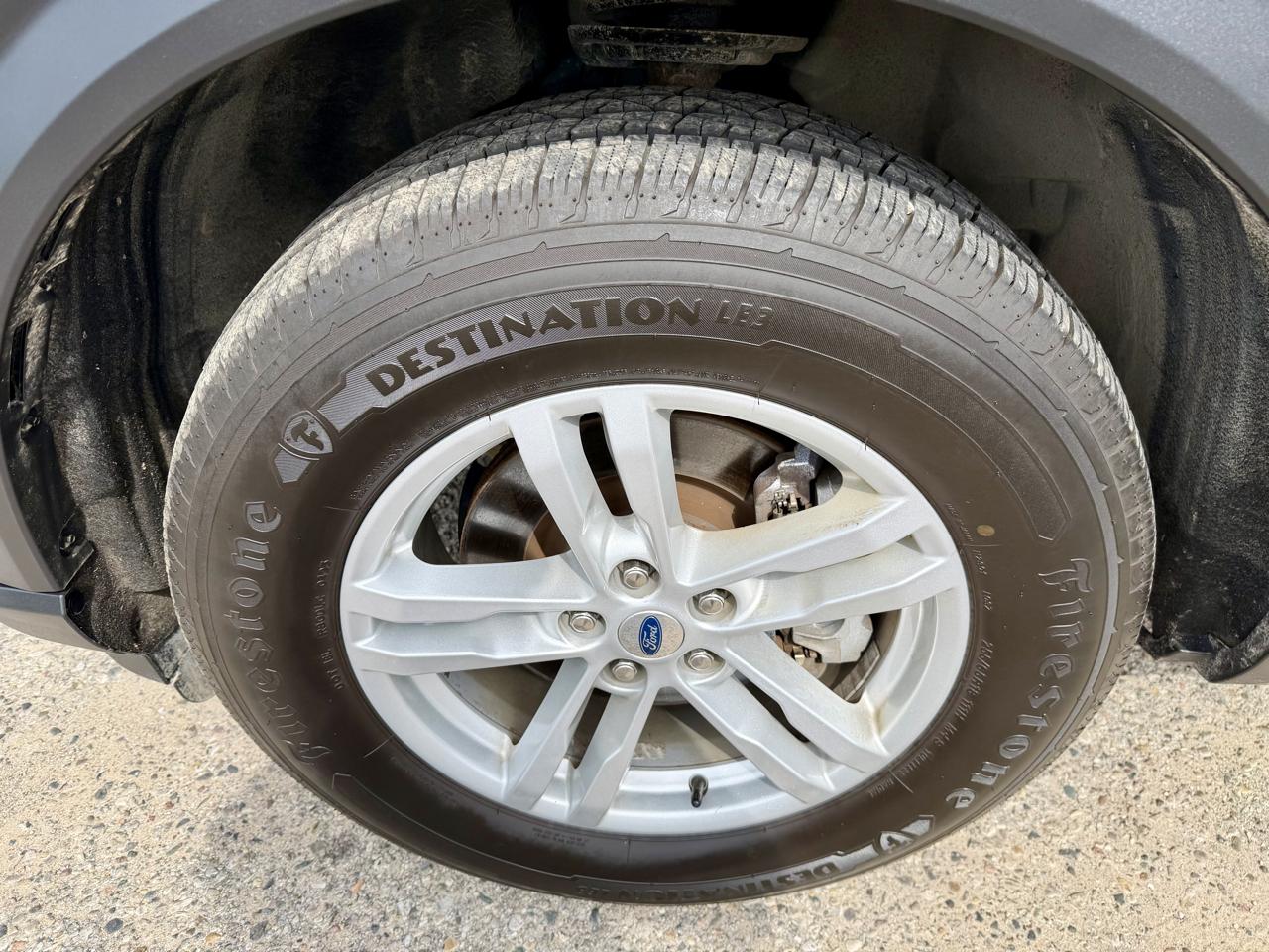 Ford Explorer Base AWD 2023