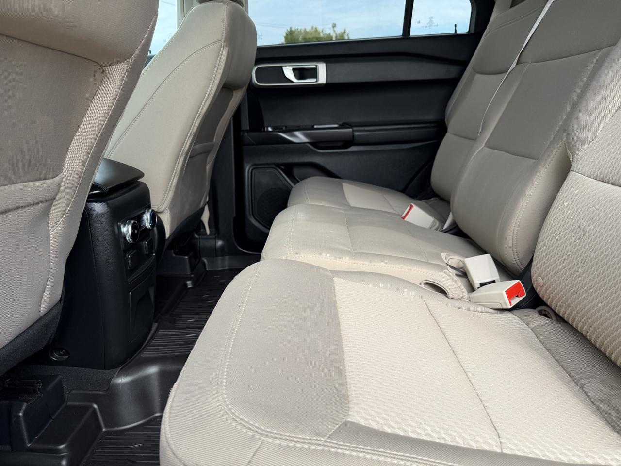 Ford Explorer Base AWD 2023