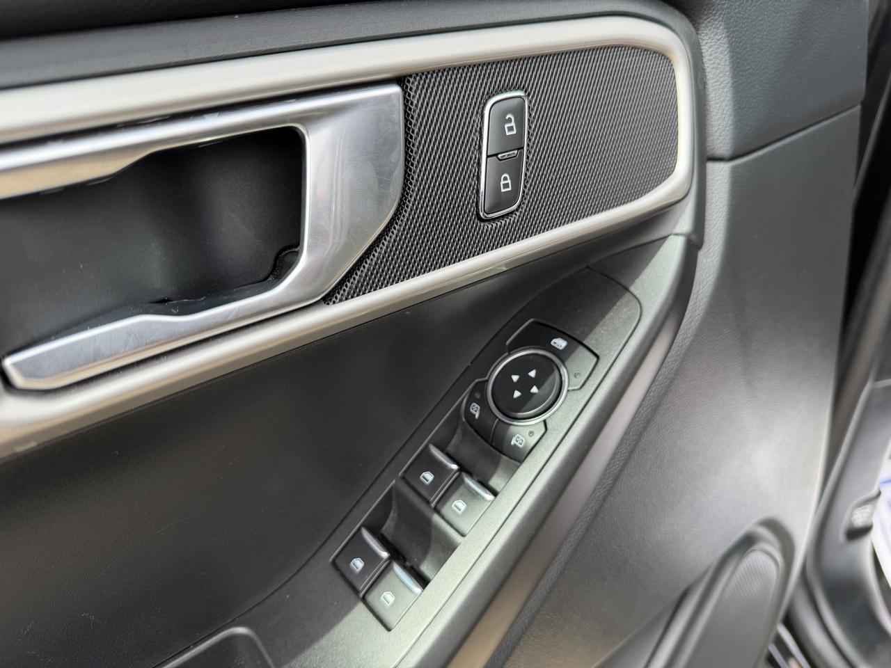 Ford Explorer Base AWD 2023