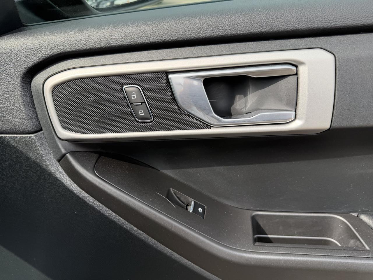 Ford Explorer Base AWD 2023