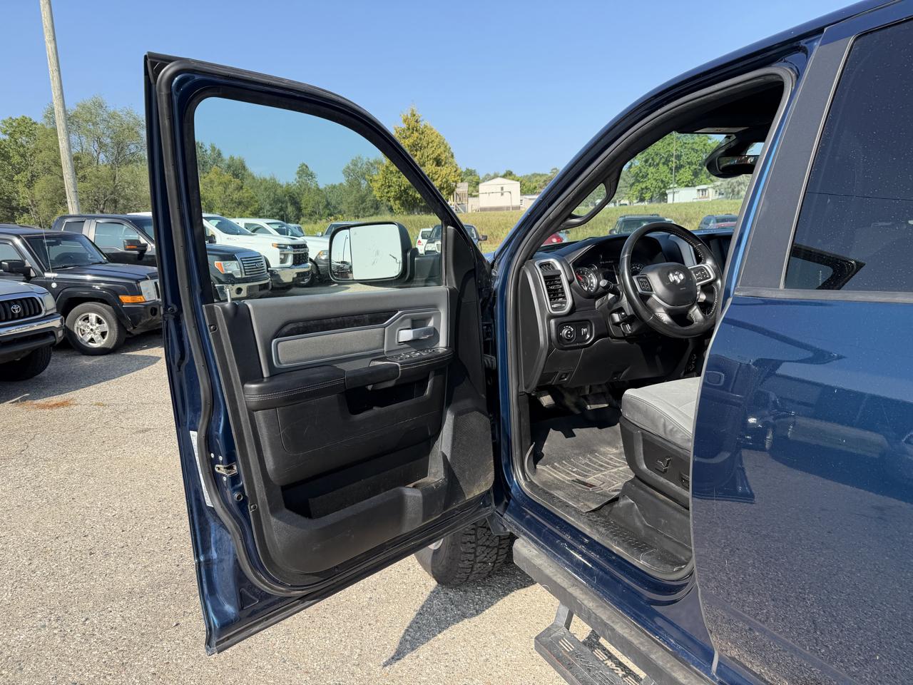 RAM 2500 Tradesman Crew Cab SWB 4WD 2022
