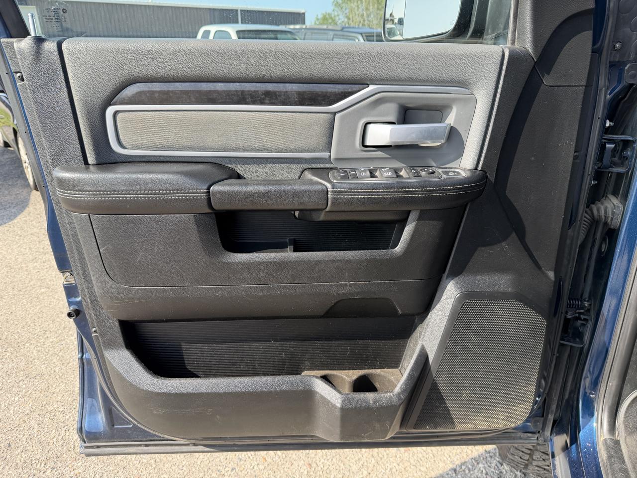 RAM 2500 Tradesman Crew Cab SWB 4WD 2022