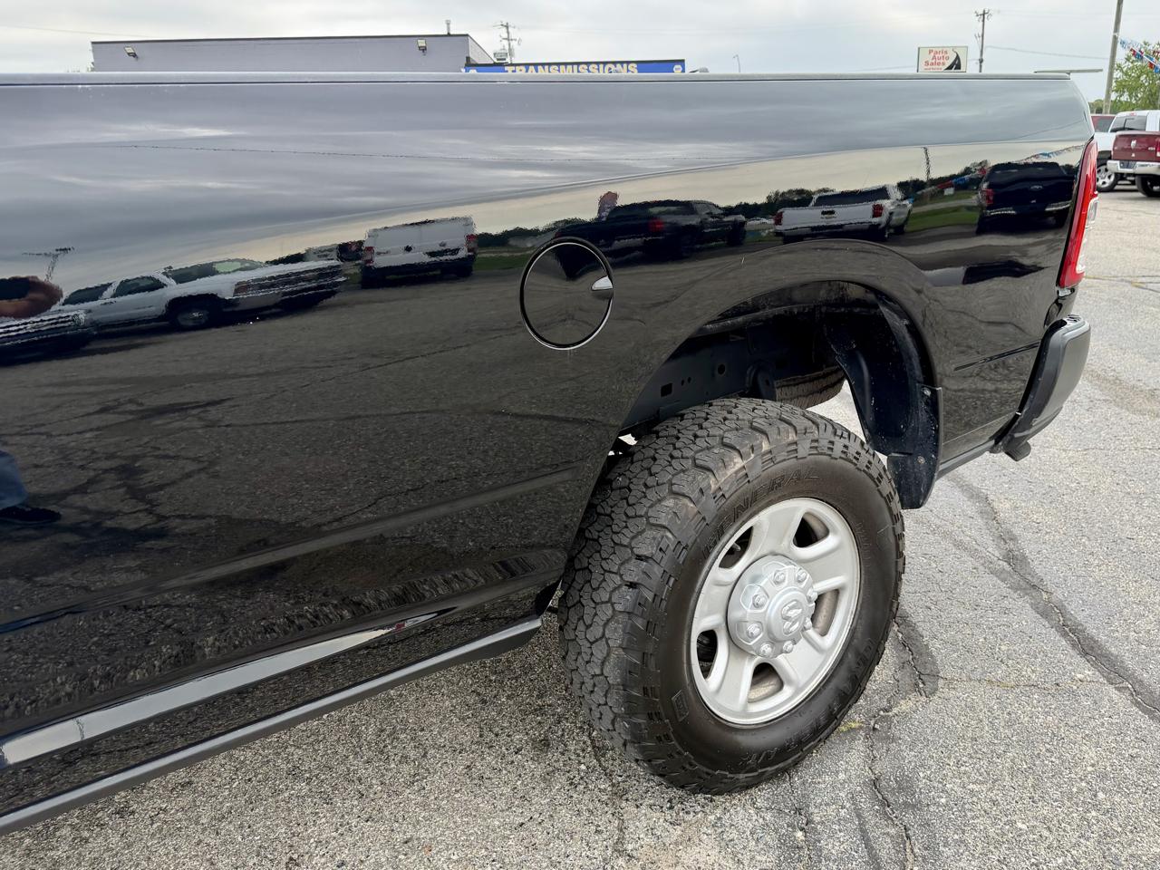 RAM 2500 Tradesman Crew Cab LWB 4WD 2022