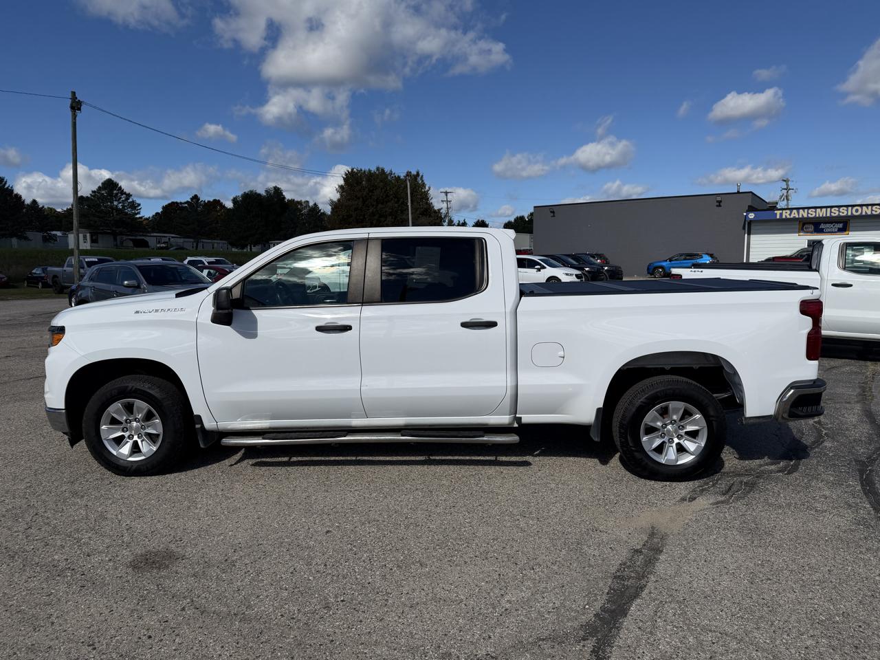 Chevrolet Silverado photo 2