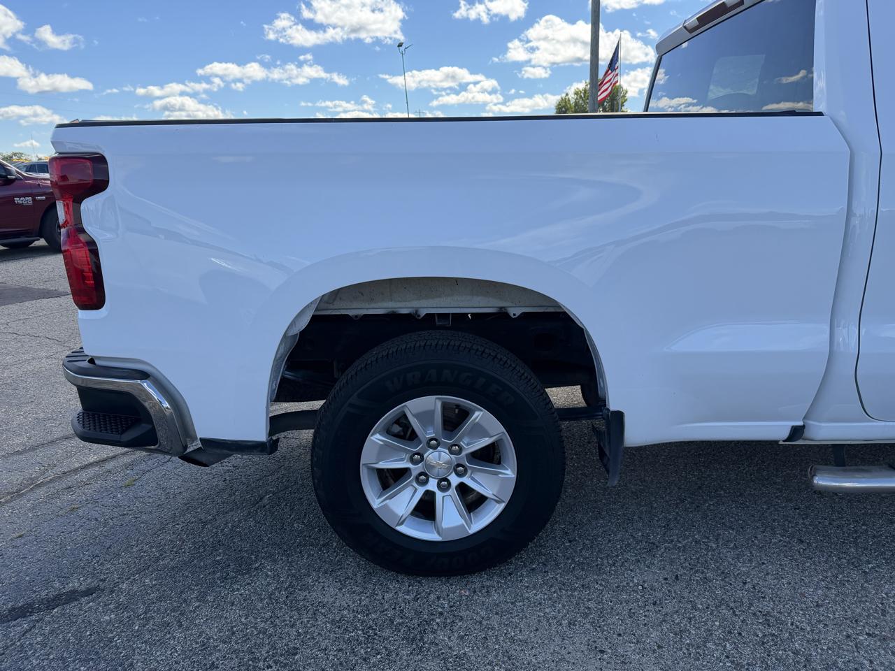 Chevrolet Silverado photo 22