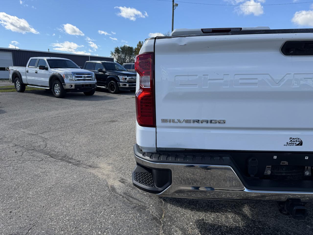 Chevrolet Silverado photo 29