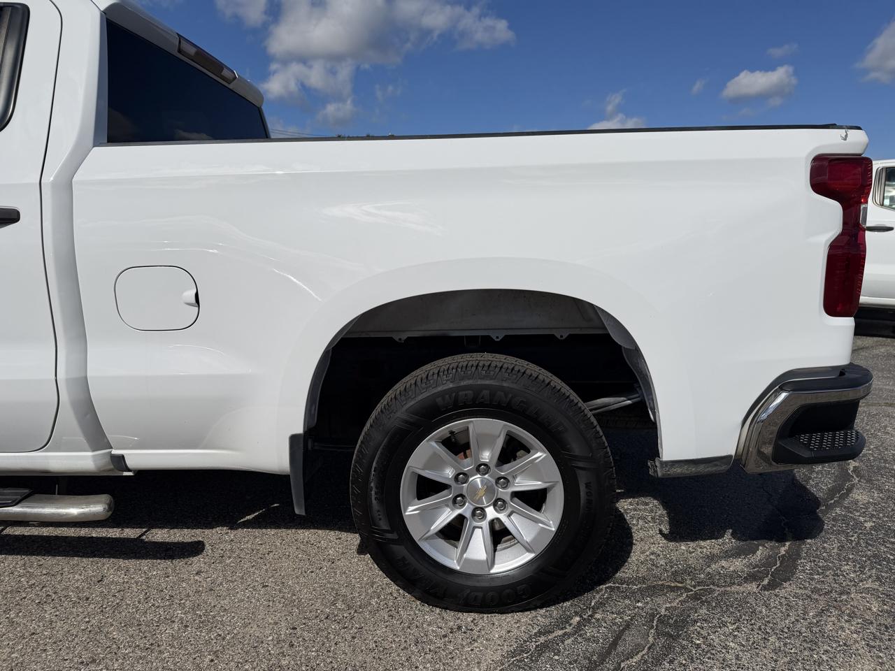 Chevrolet Silverado photo 32