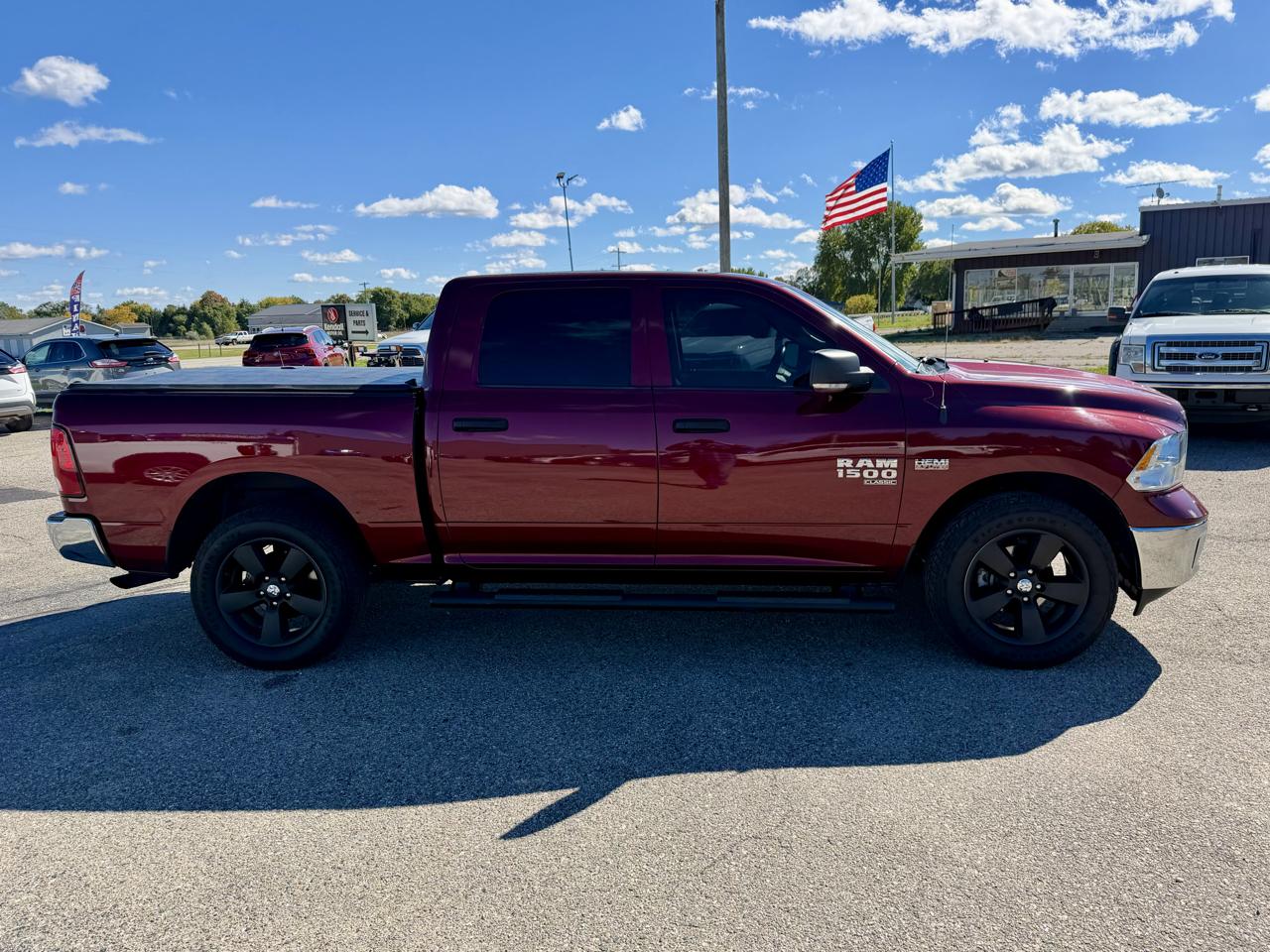 RAM 1500 Classic SLT 4x4 Crew Cab 5'7" Box 2022