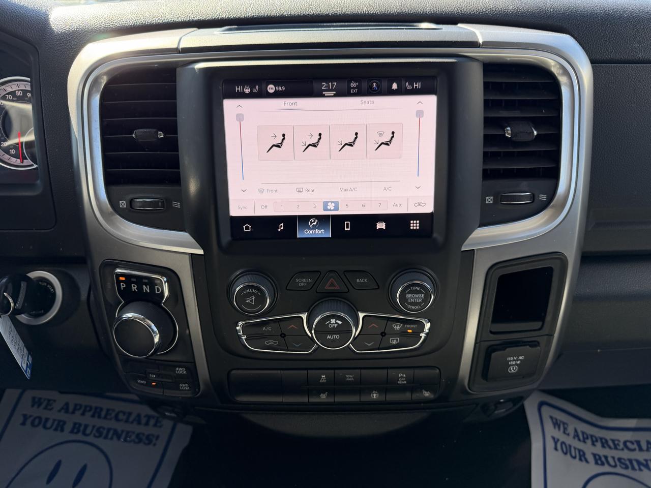 RAM 1500 Classic SLT 4x4 Crew Cab 5'7" Box 2022