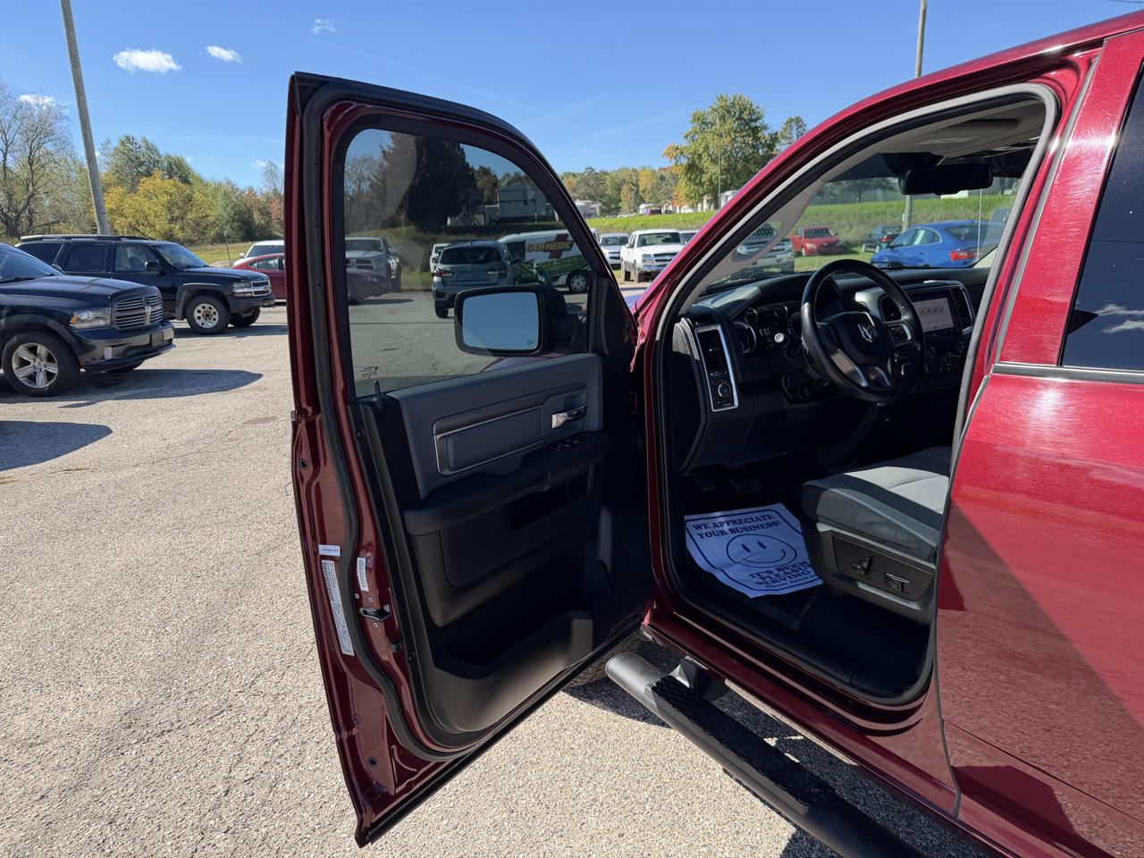 RAM 1500 Classic SLT 4x4 Crew Cab 5'7" Box 2022