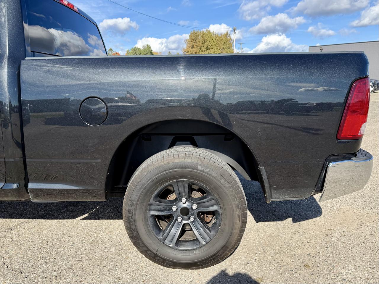 RAM 1500 4WD Quad Cab 140.5" Express *Ltd Avail* 2017
