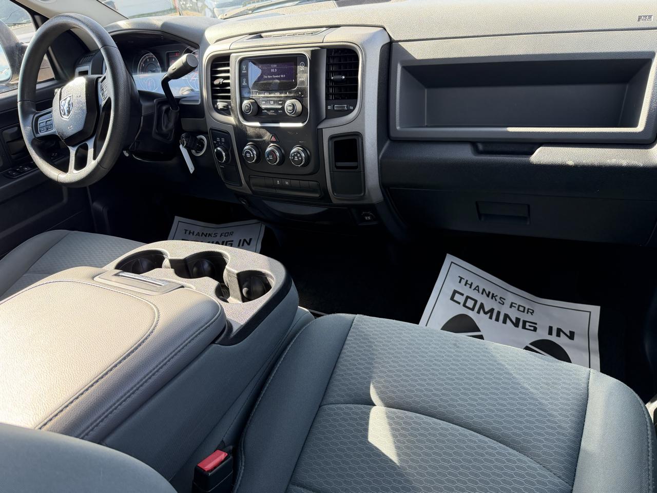 RAM 1500 4WD Quad Cab 140.5" Express *Ltd Avail* 2017
