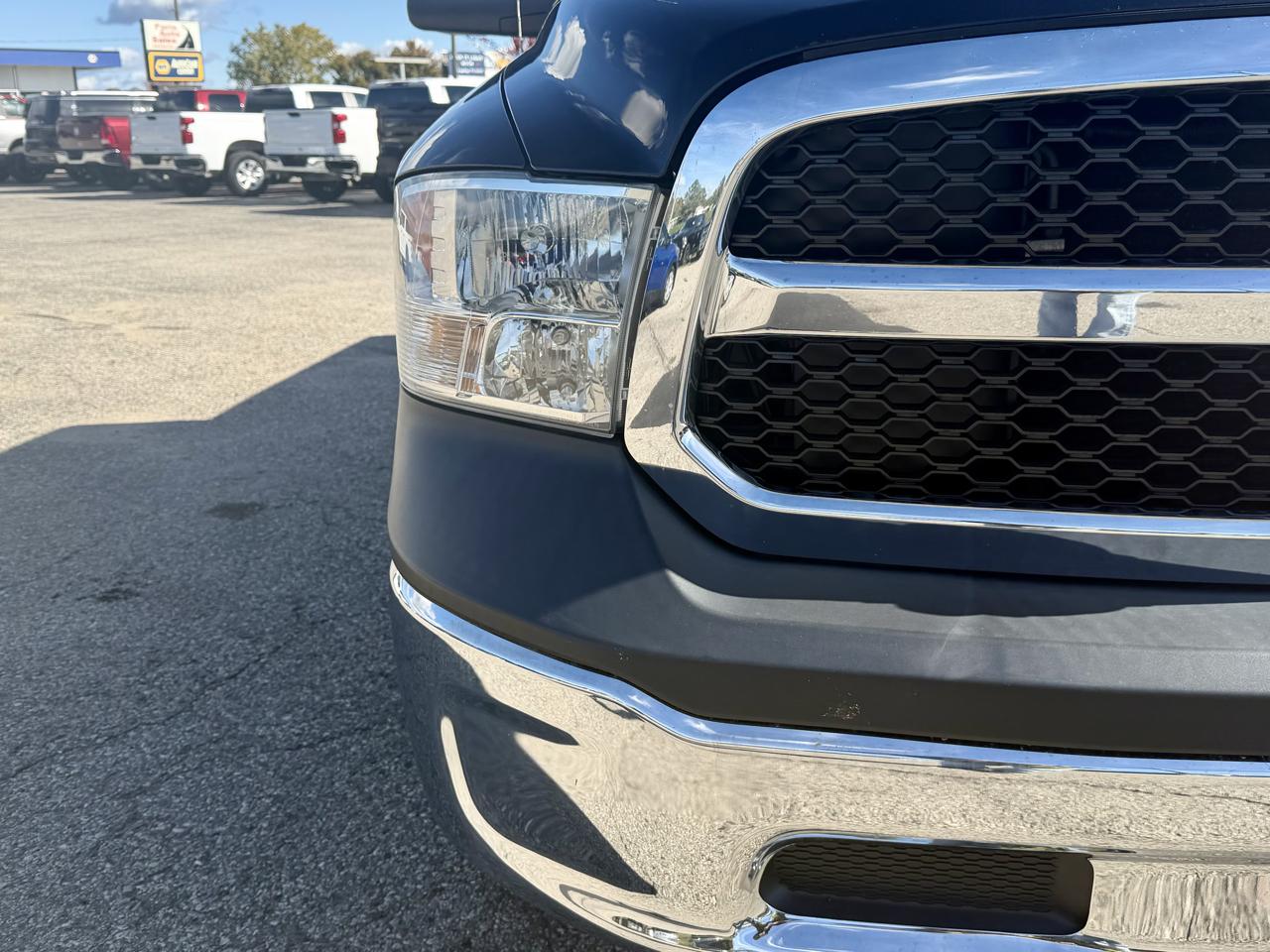 RAM 1500 ST 4x4 Crew Cab 6'4" Box 2017
