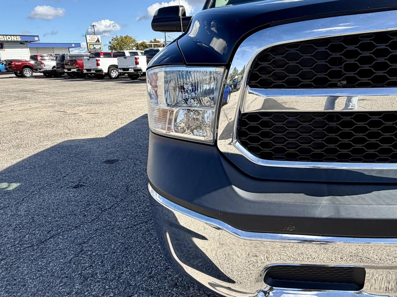 RAM 1500 ST 4x4 Crew Cab 6'4" Box 2017