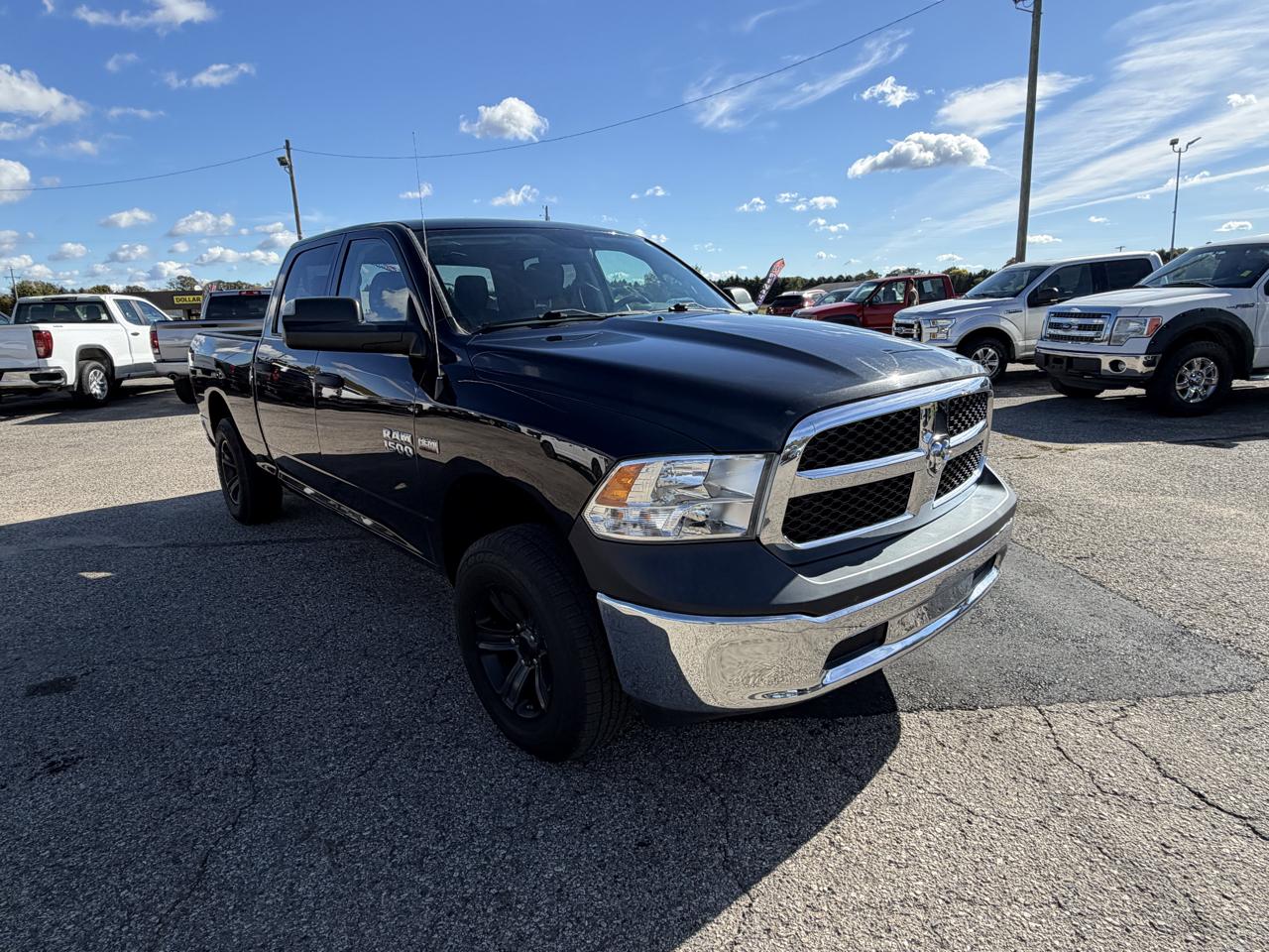 RAM 1500 ST 4x4 Crew Cab 6'4" Box 2017