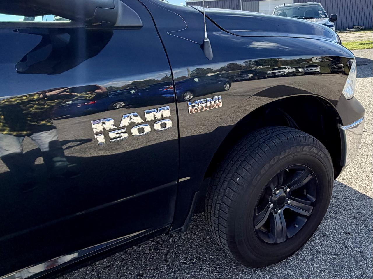 RAM 1500 ST 4x4 Crew Cab 6'4" Box 2017