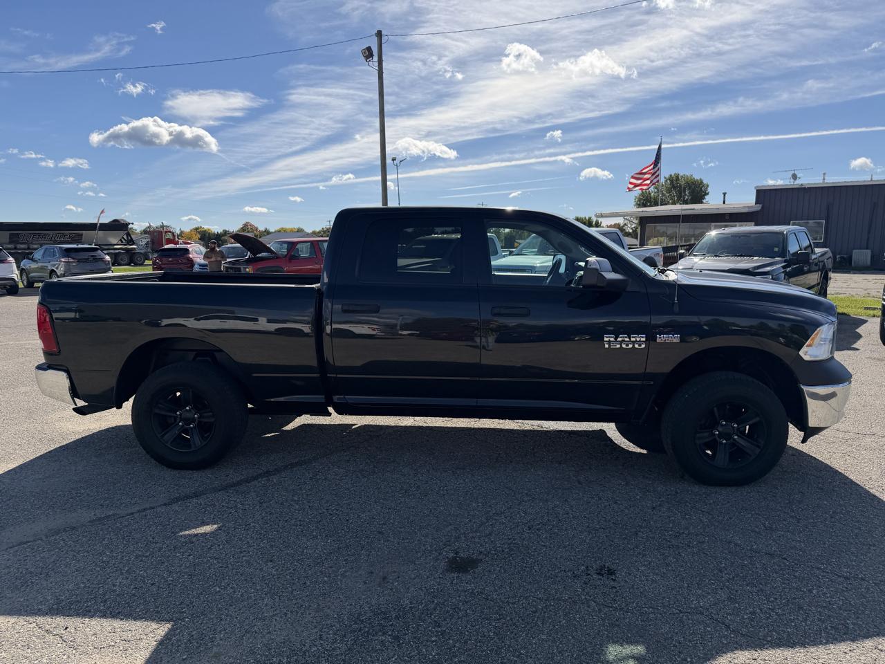 RAM 1500 ST 4x4 Crew Cab 6'4" Box 2017
