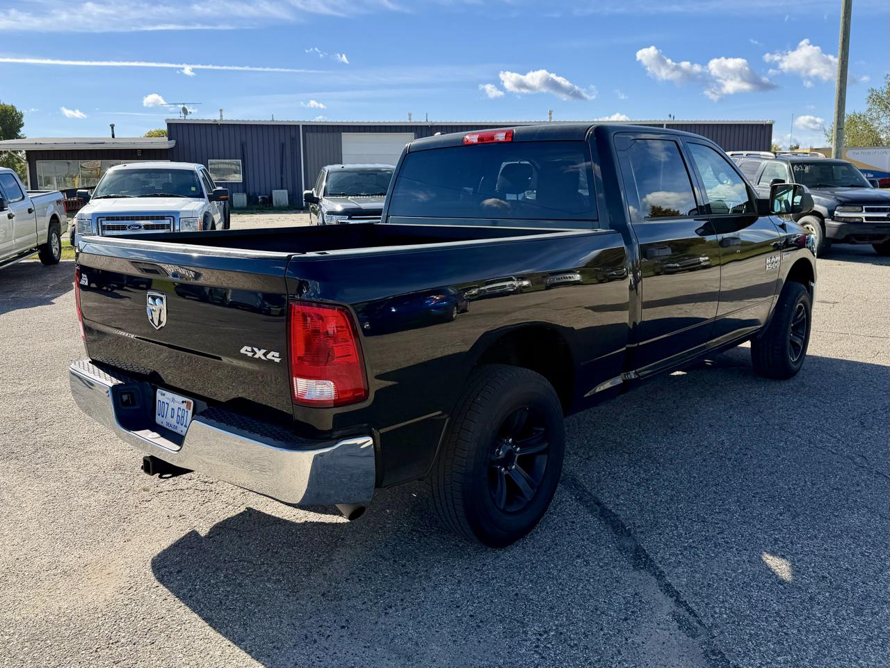 RAM 1500 ST 4x4 Crew Cab 6'4" Box 2017