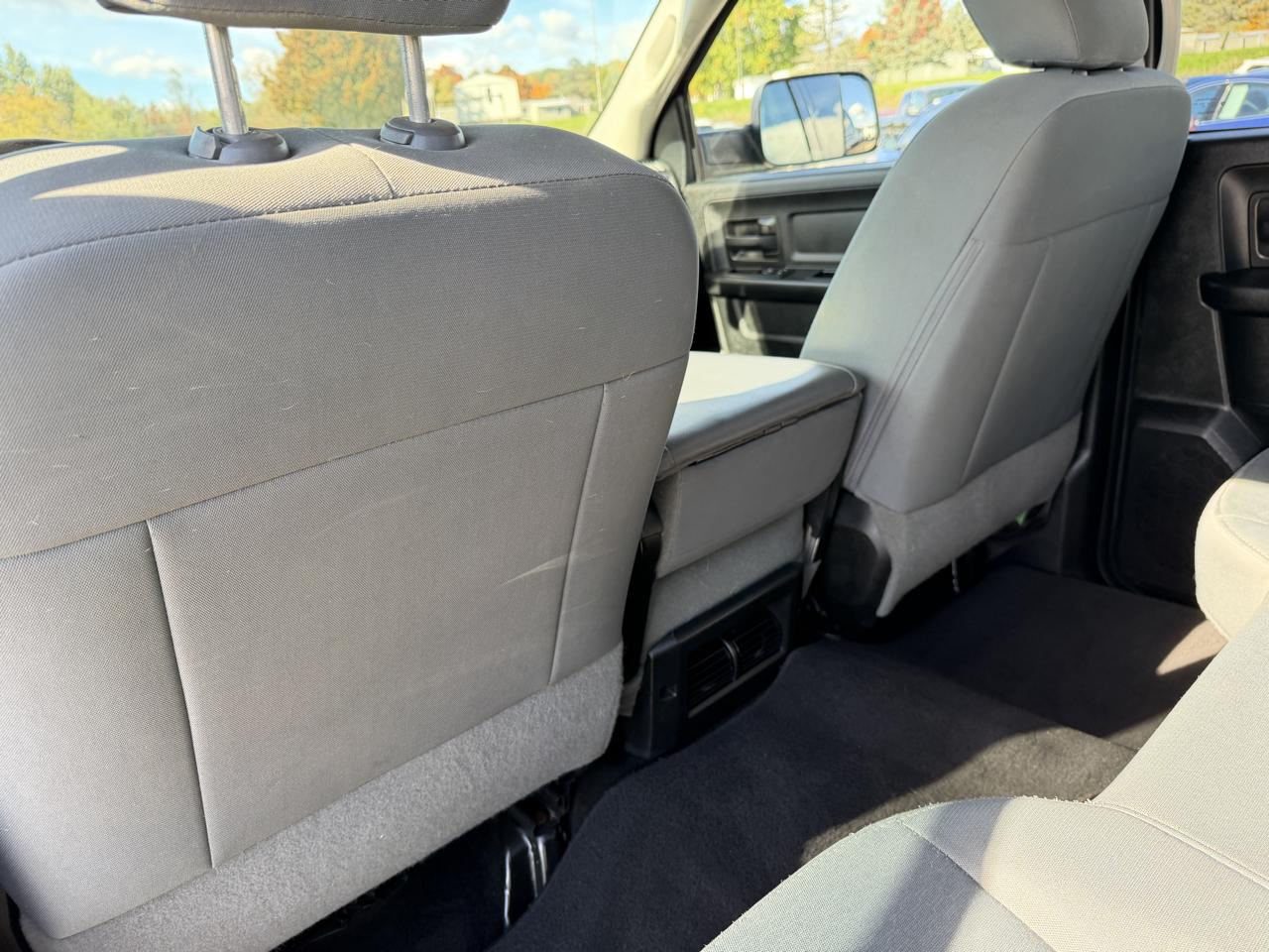 RAM 1500 ST 4x4 Crew Cab 6'4" Box 2017