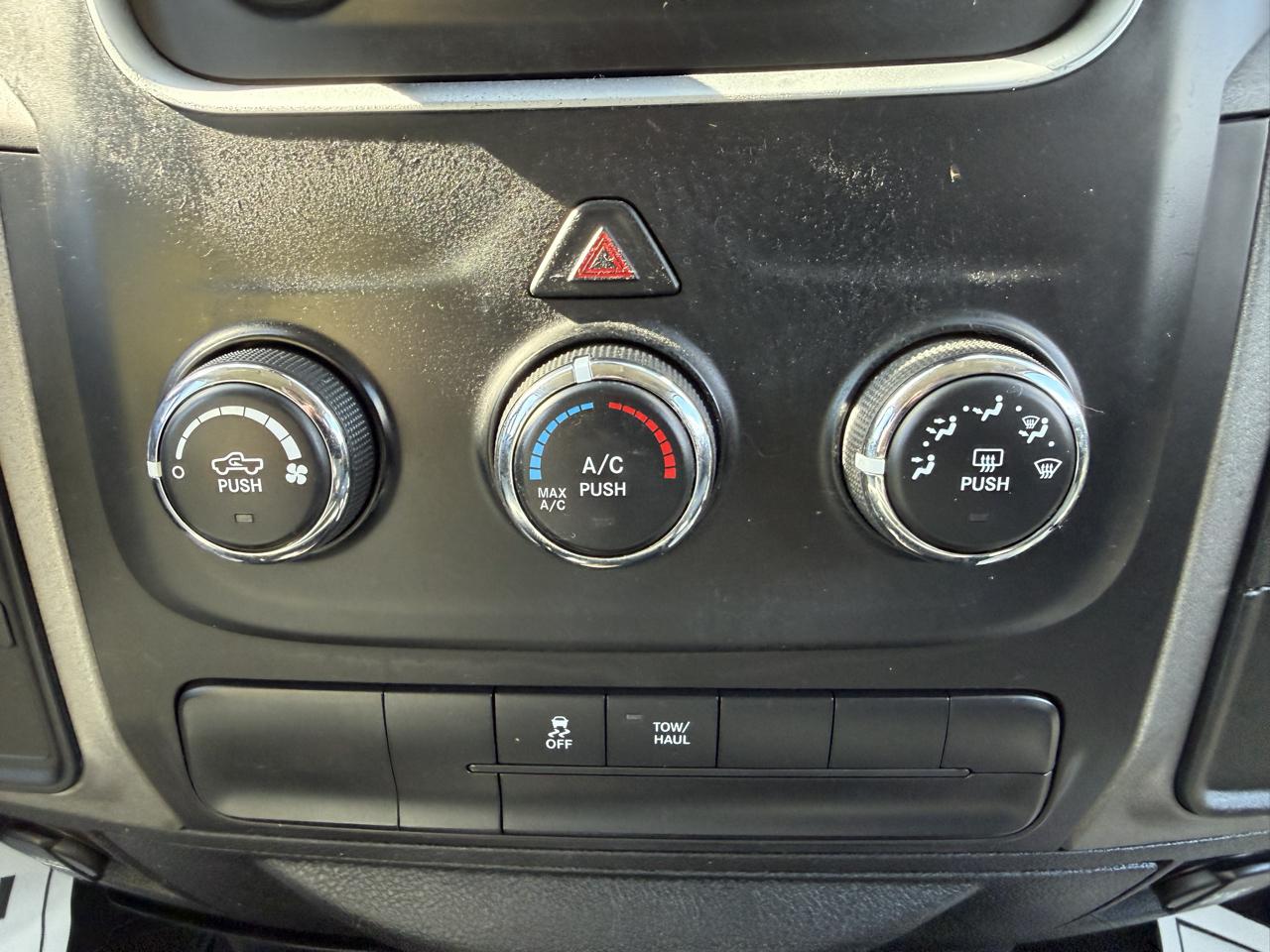 RAM 1500 ST 4x4 Crew Cab 6'4" Box 2017