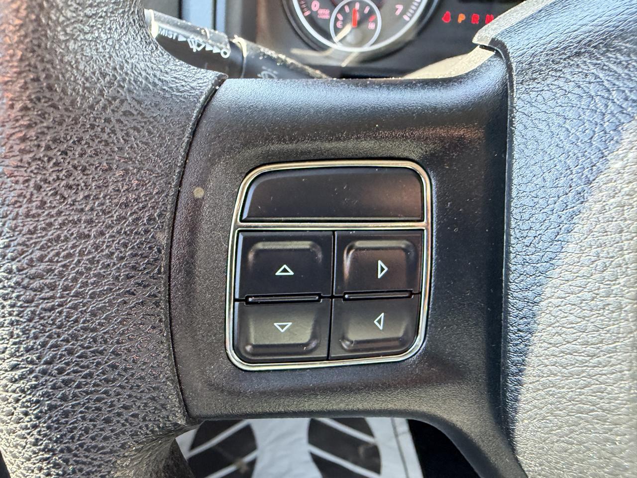 RAM 1500 ST 4x4 Crew Cab 6'4" Box 2017