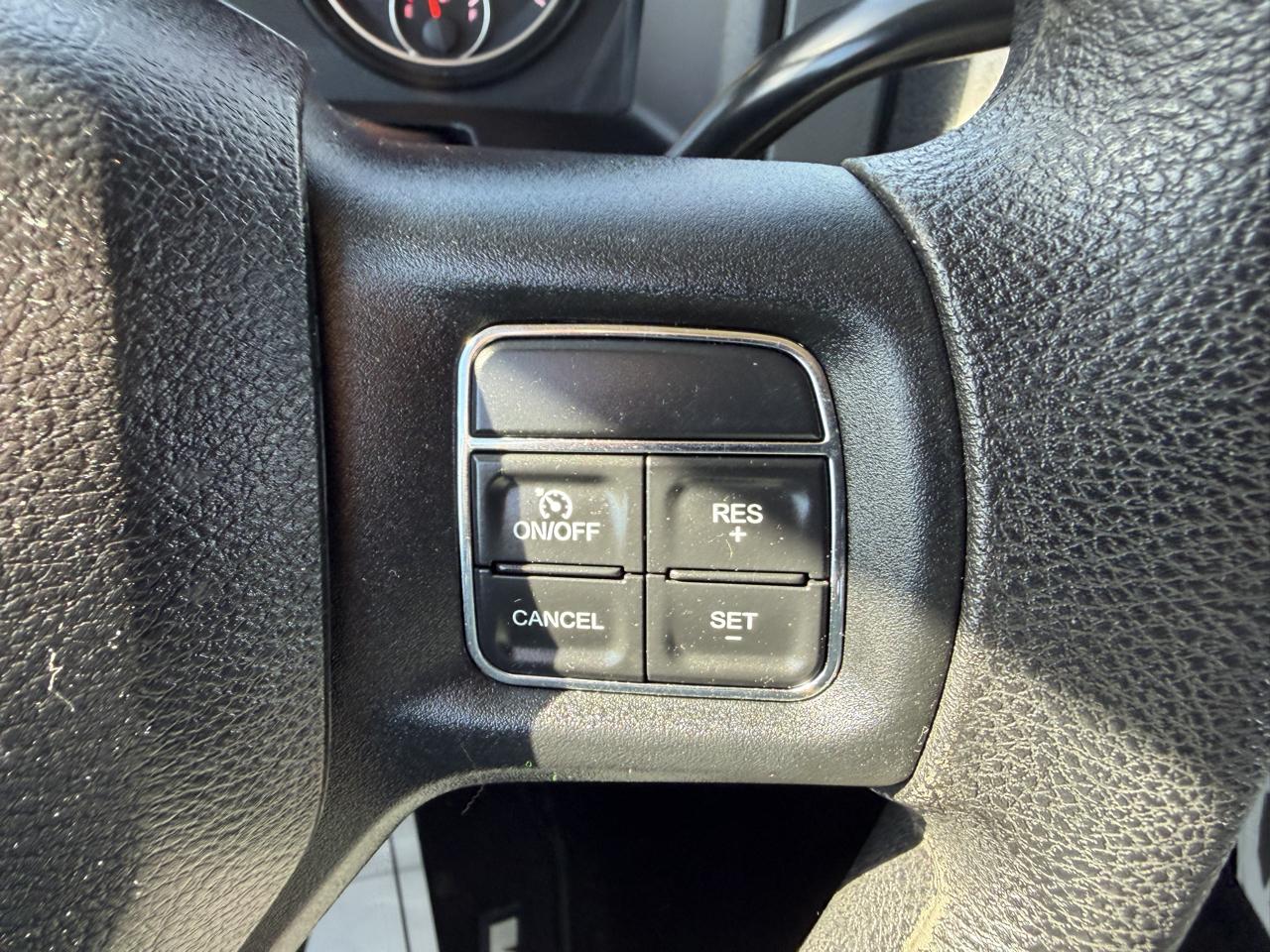 RAM 1500 ST 4x4 Crew Cab 6'4" Box 2017