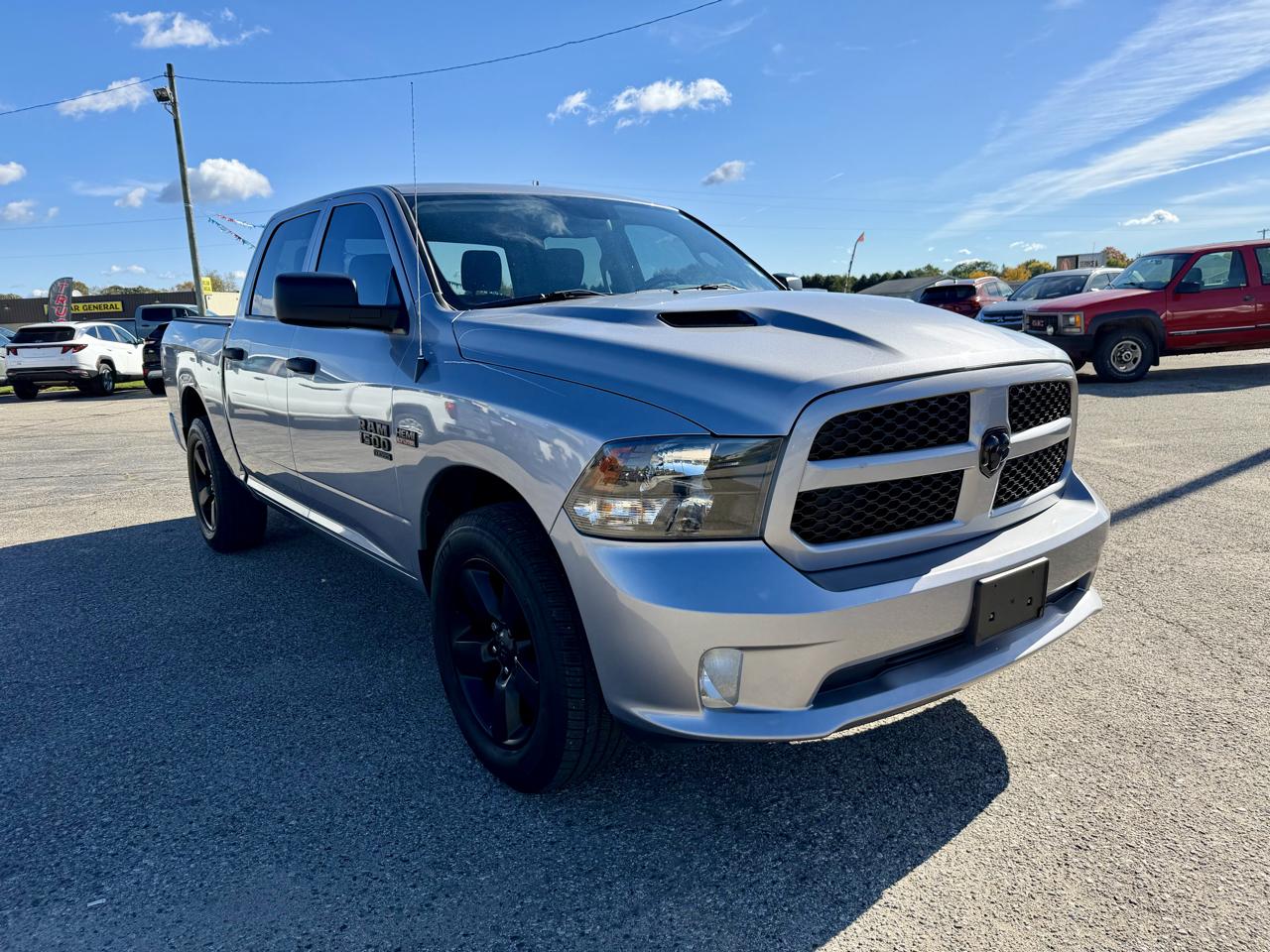 RAM 1500 Classic Express 4x4 Crew Cab 5'7" Box 2019