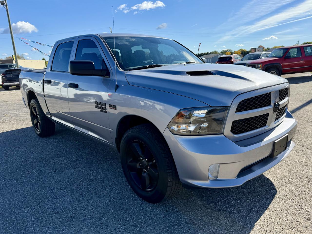 RAM 1500 Classic Express 4x4 Crew Cab 5'7" Box 2019