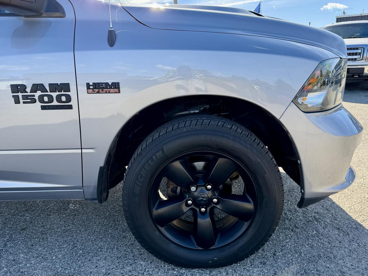 RAM 1500 Classic Express 4x4 Crew Cab 5'7" Box 2019