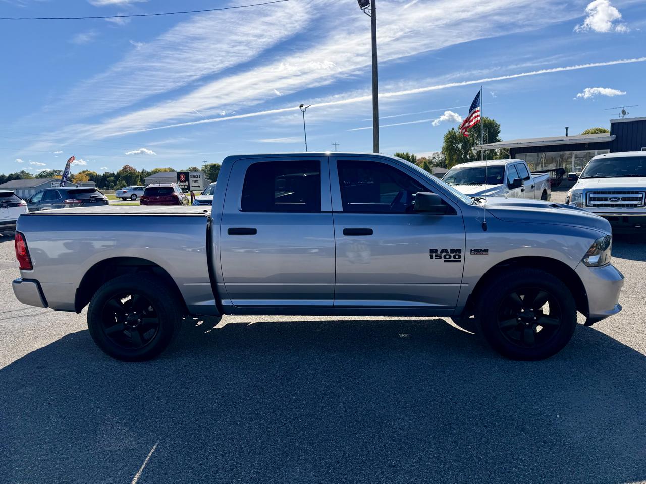 RAM 1500 Classic Express 4x4 Crew Cab 5'7" Box 2019