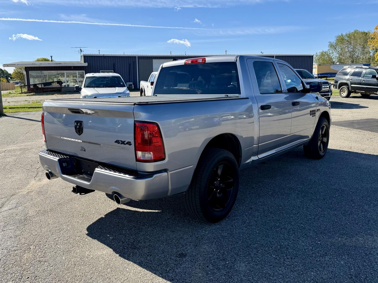 RAM 1500 Classic Express 4x4 Crew Cab 5'7" Box 2019