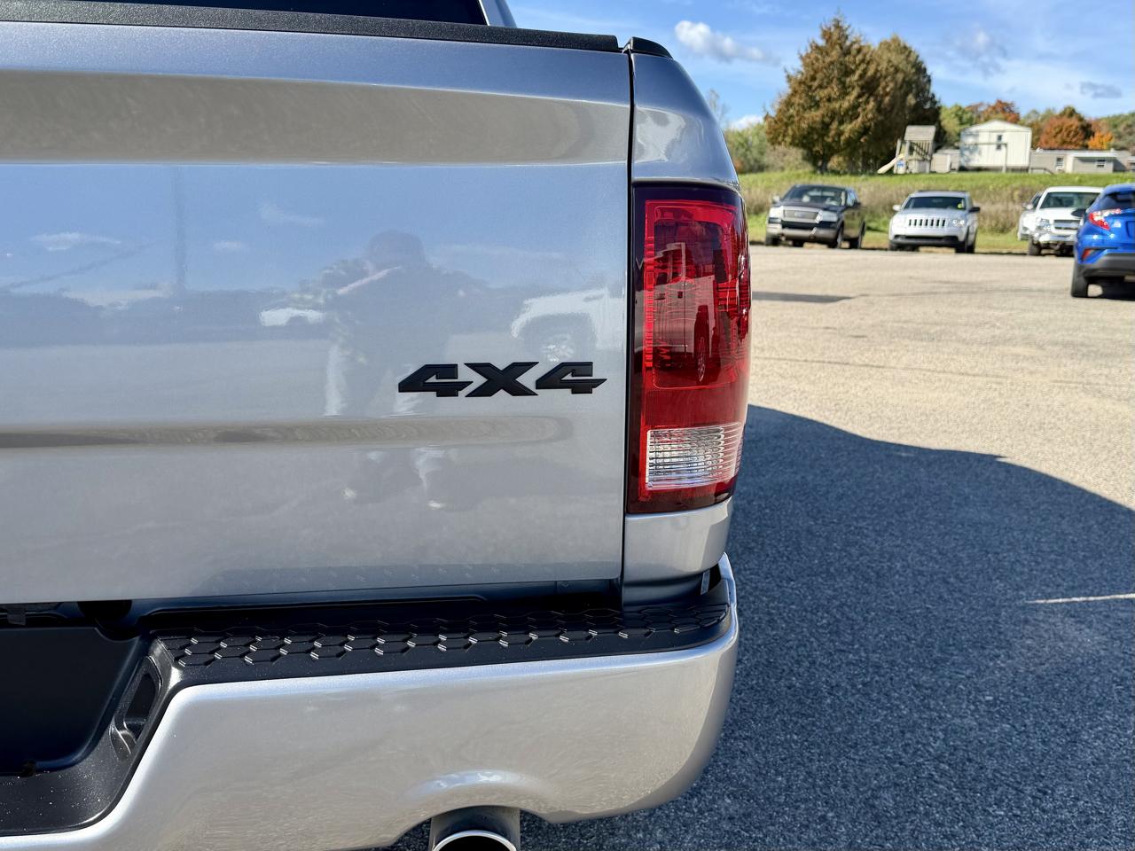 RAM 1500 Classic Express 4x4 Crew Cab 5'7" Box 2019